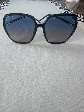 Bertha “Priscilla” Oversized Black Gradient Lens Women's Sunglasses
